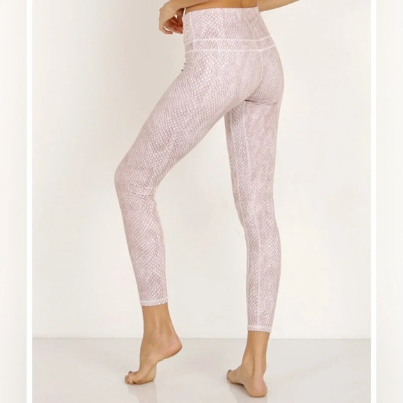 Varley Size M Pink Biona Tight Stone Snake size M 7/8 length - Picture 3 of 13